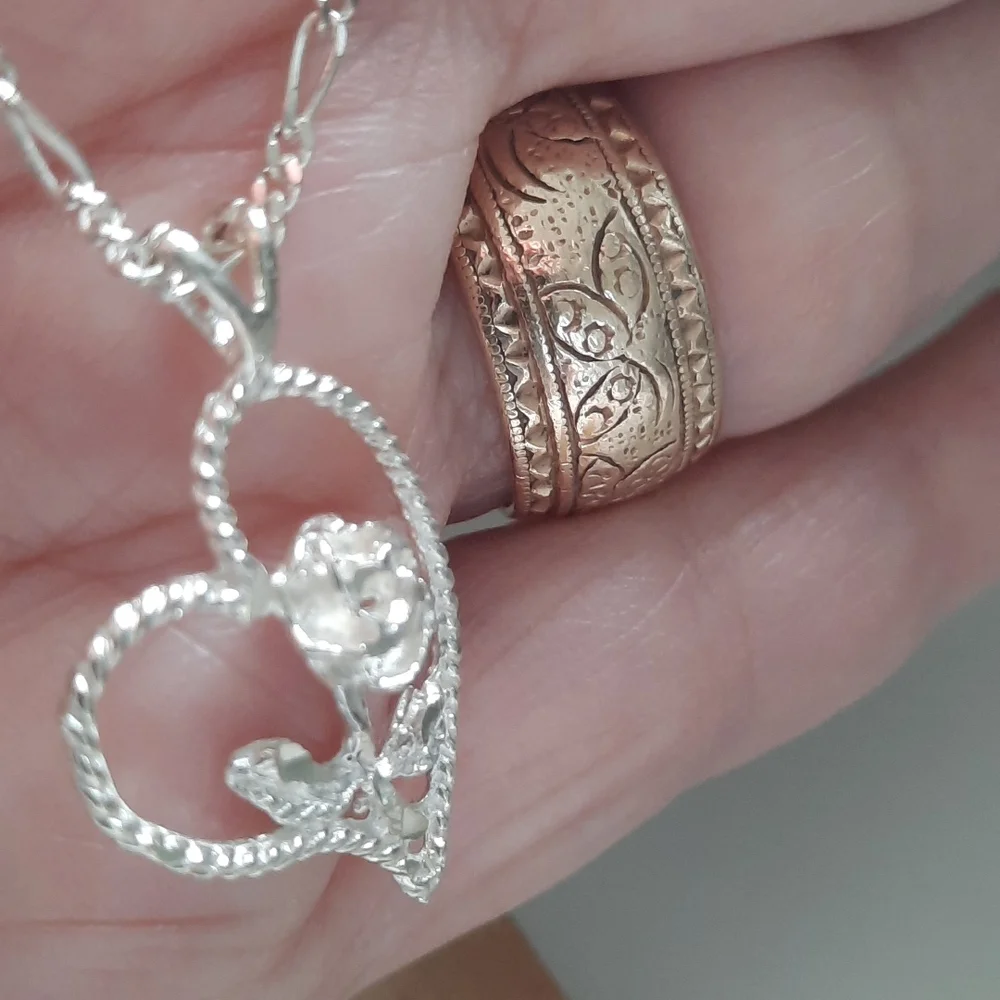 Sterling silver heart and rose pendant with sterling chain - Picture 9 of 9